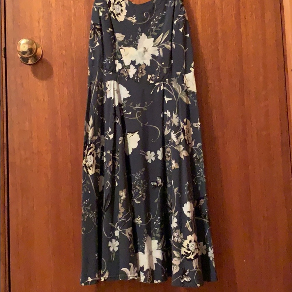 Patterned Dress - Picture 2 of 3